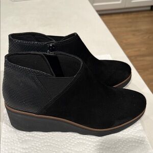 Clark’s black suede women’s boots